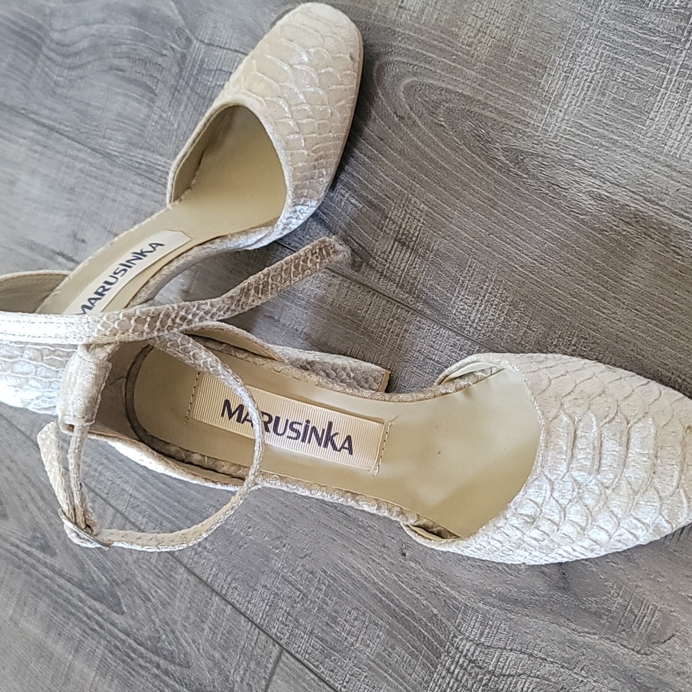 Heels - Picture 2 of 5
